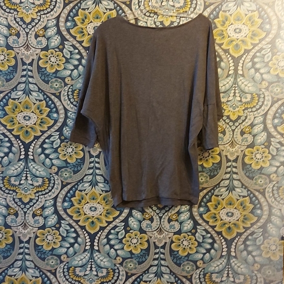 Grey Top with 3/4 sleeves - Picture 3 of 3
